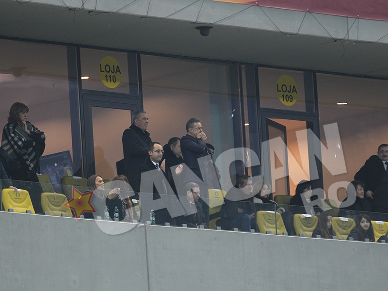 Nici crucile şi nici amuletele nu i-au adus victoria lui Gigi! Adevarul talisman norocos nu l-a scăpat din priviri tot meciul!