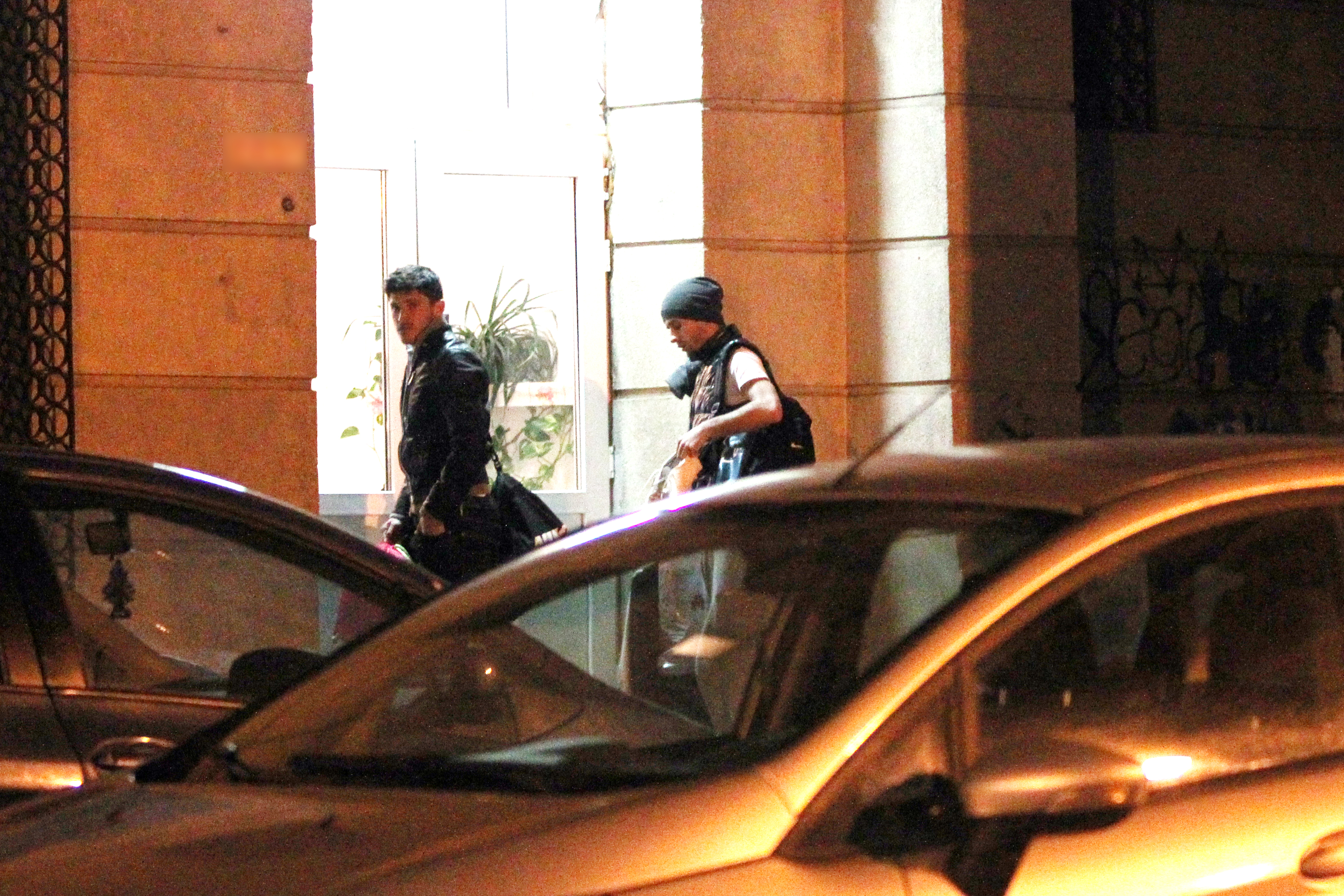 Cristi Tanase urca in casa alaturi de prietenul sau