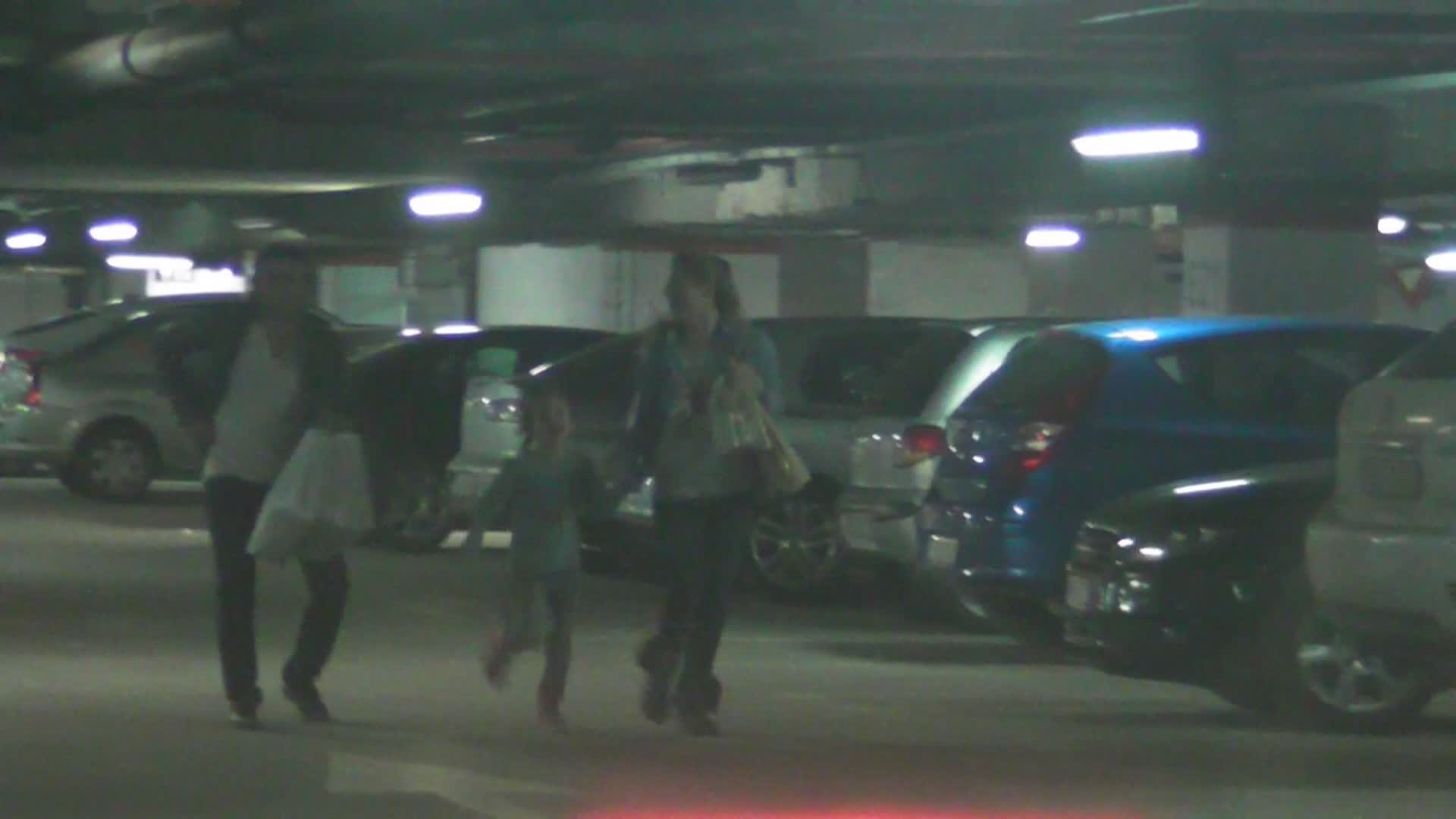 Dupa cativa metri de alergare usoara, George se preface ca a obosit, spre amuzamentul fiicei sale