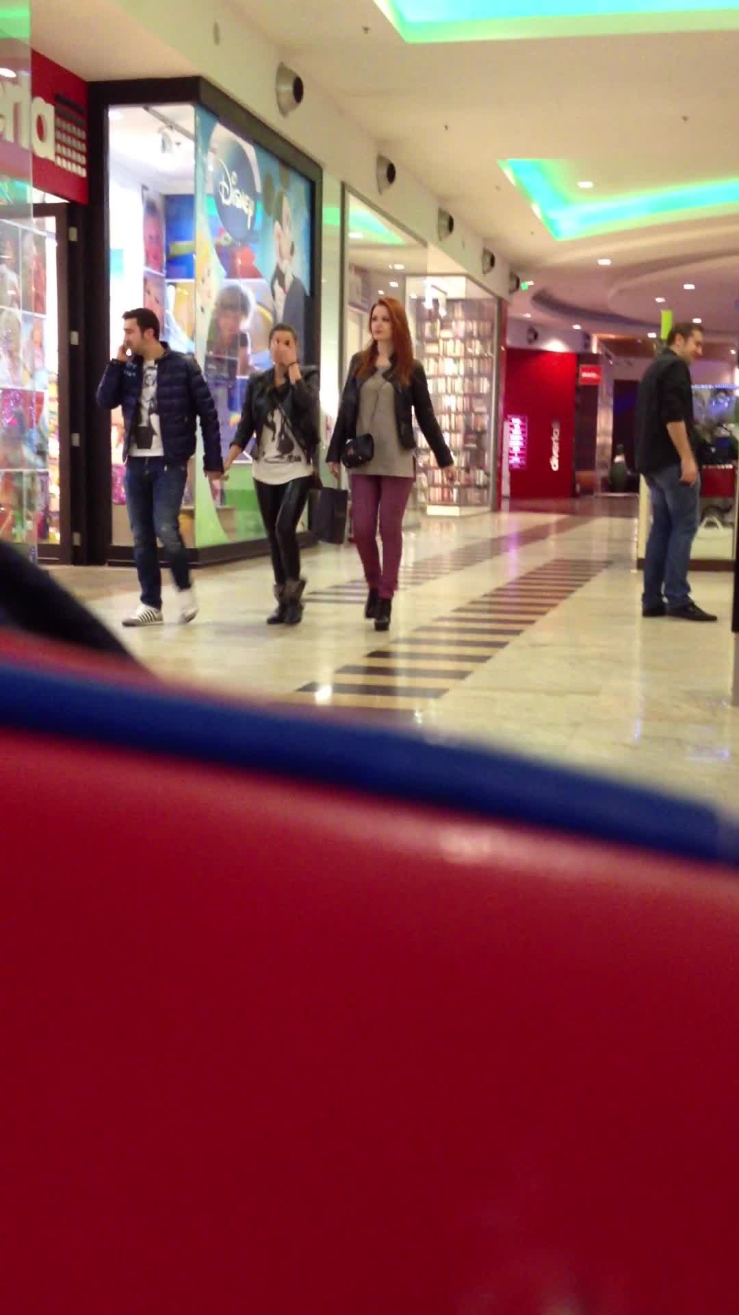 Dacian nu se desparte nici o clipa de iubita lui, Laura