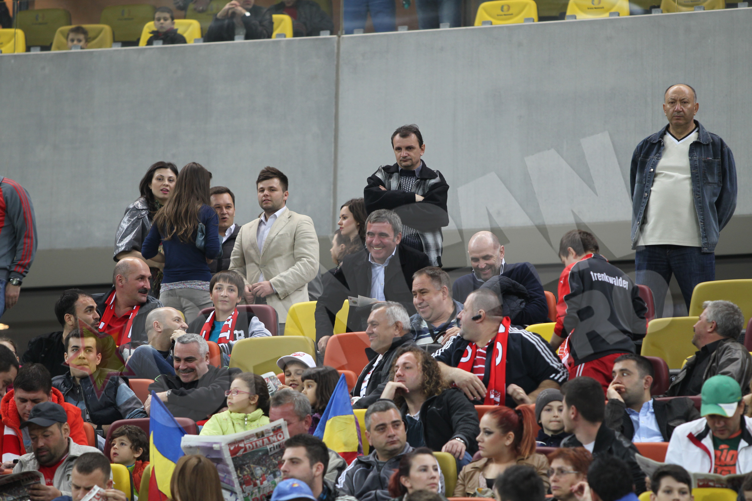 Gheorge Hagi le-a zambit politicos fanilor