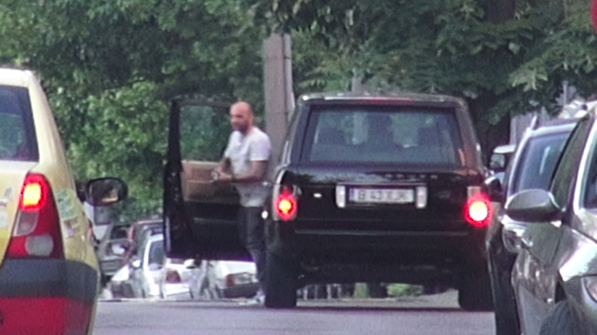 Liviu Moreanu si partenerii lui de distractie au coborat din automobil in hohote de ras si au evaluat 