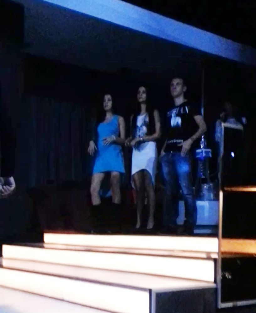 Tanara a venit la intalnirea cu Mitea alaturi de o prietena