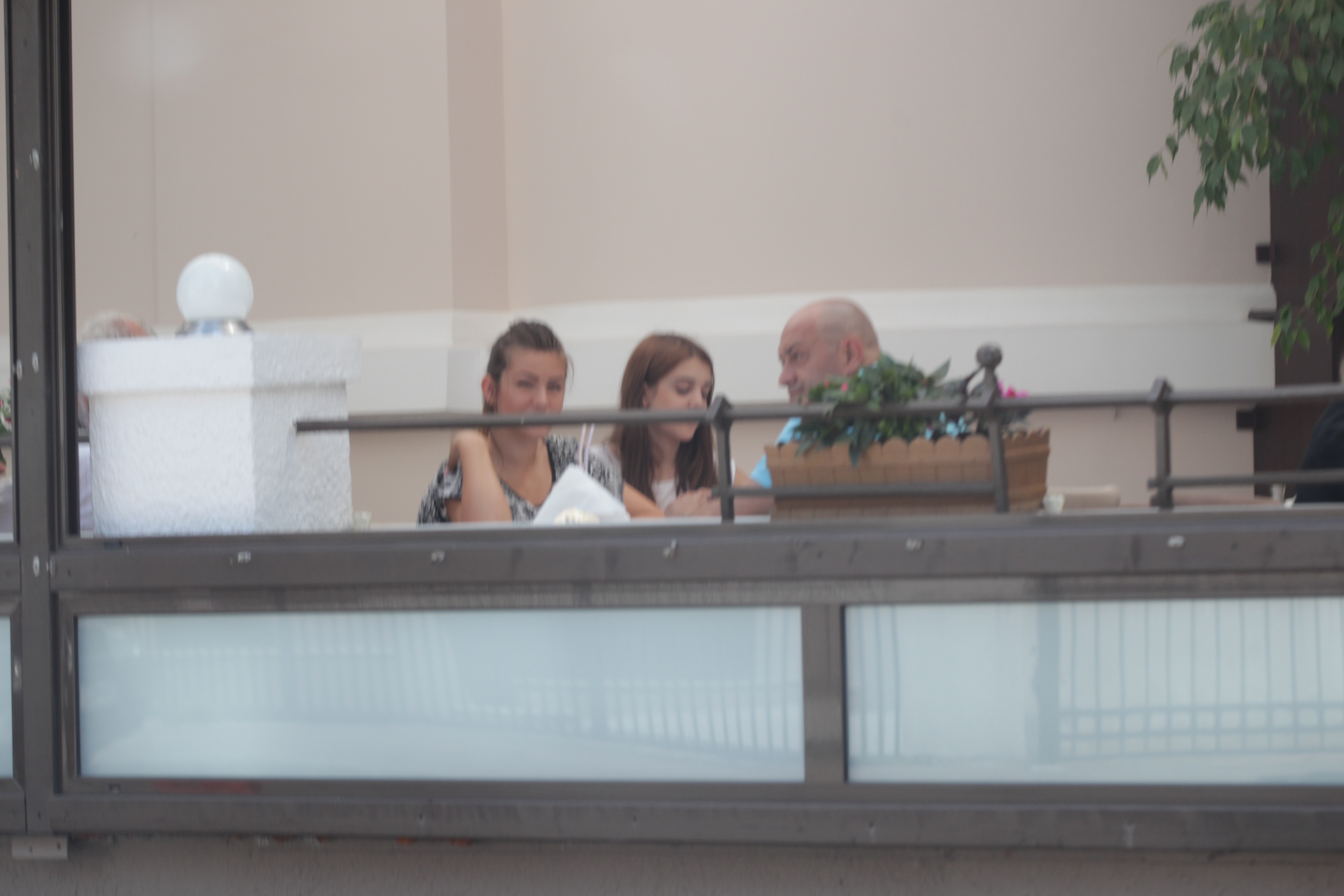 Balint le-a scos in oras pe fiica sa si pe cea mai buna prietena a acesteia