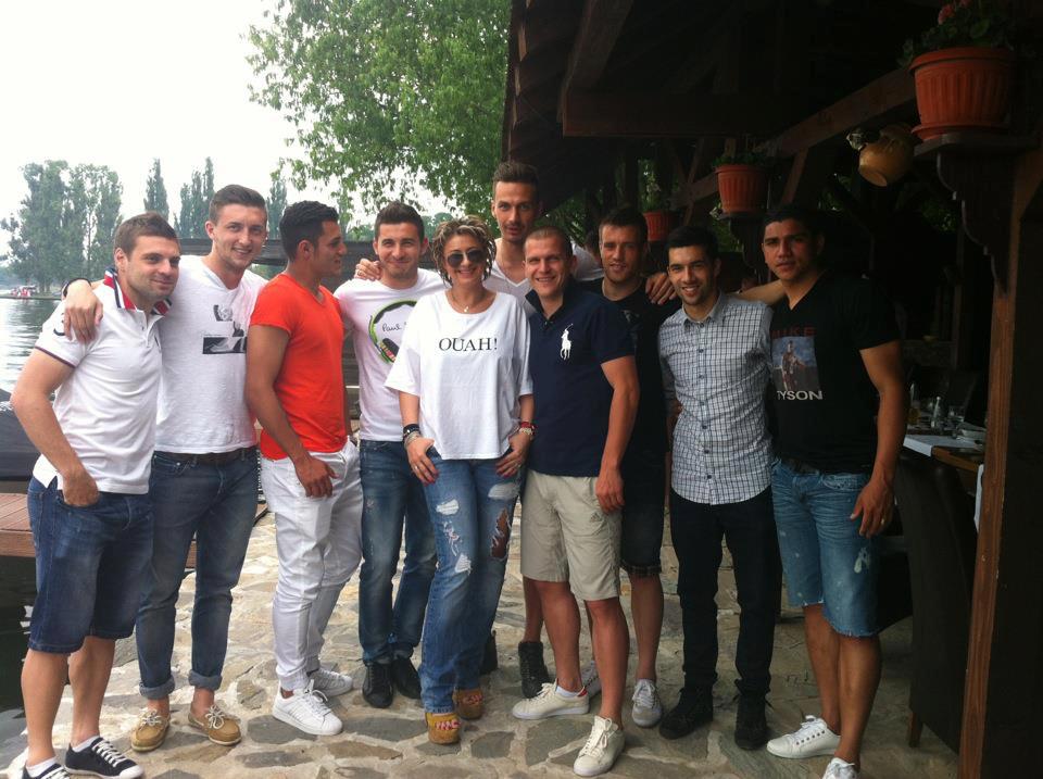 Sexy impresara are o relatie extrem de apropiata cu jucatorii Stelei