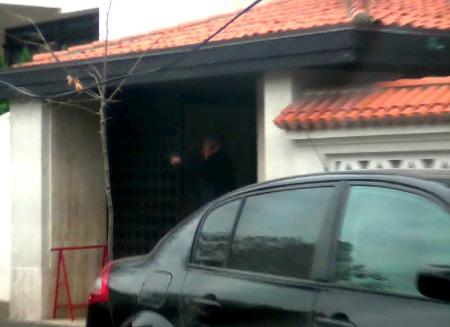 Mircea Lucescu intra in casa