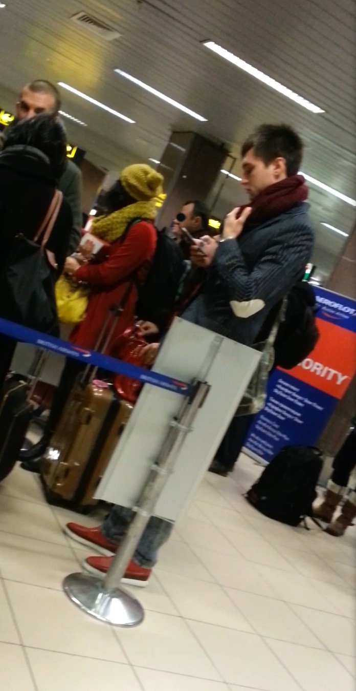 Fotbalistul nu a lasat nicio secunda din mana mobilul