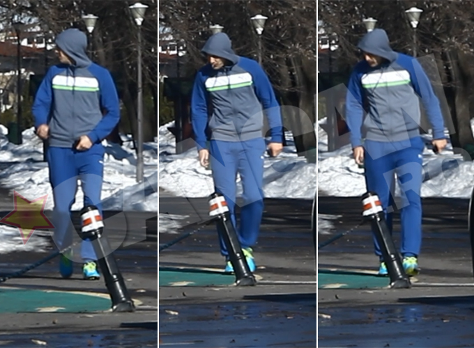 Dupa ce s-a asigurat ca nu e vazut de nimeni, Costea a facut un nou gest scarbos, flegmand pe o alee din Herastrau