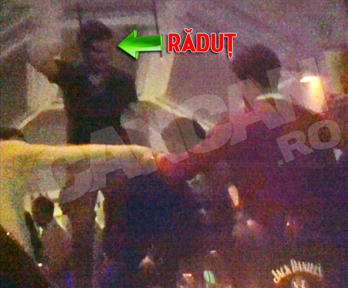 Radut si-a continuat apoi numarul de dans pe mese