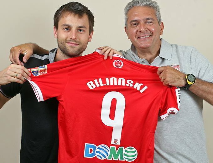 Kamil Bilinski s-a fotografiat cu tricoul in care are alt nume si a postat poza pe facebook