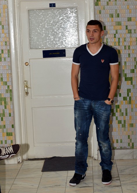 Claudiu a fost dat afara din casa de sotie, dupa ce a fost prins cu amanta