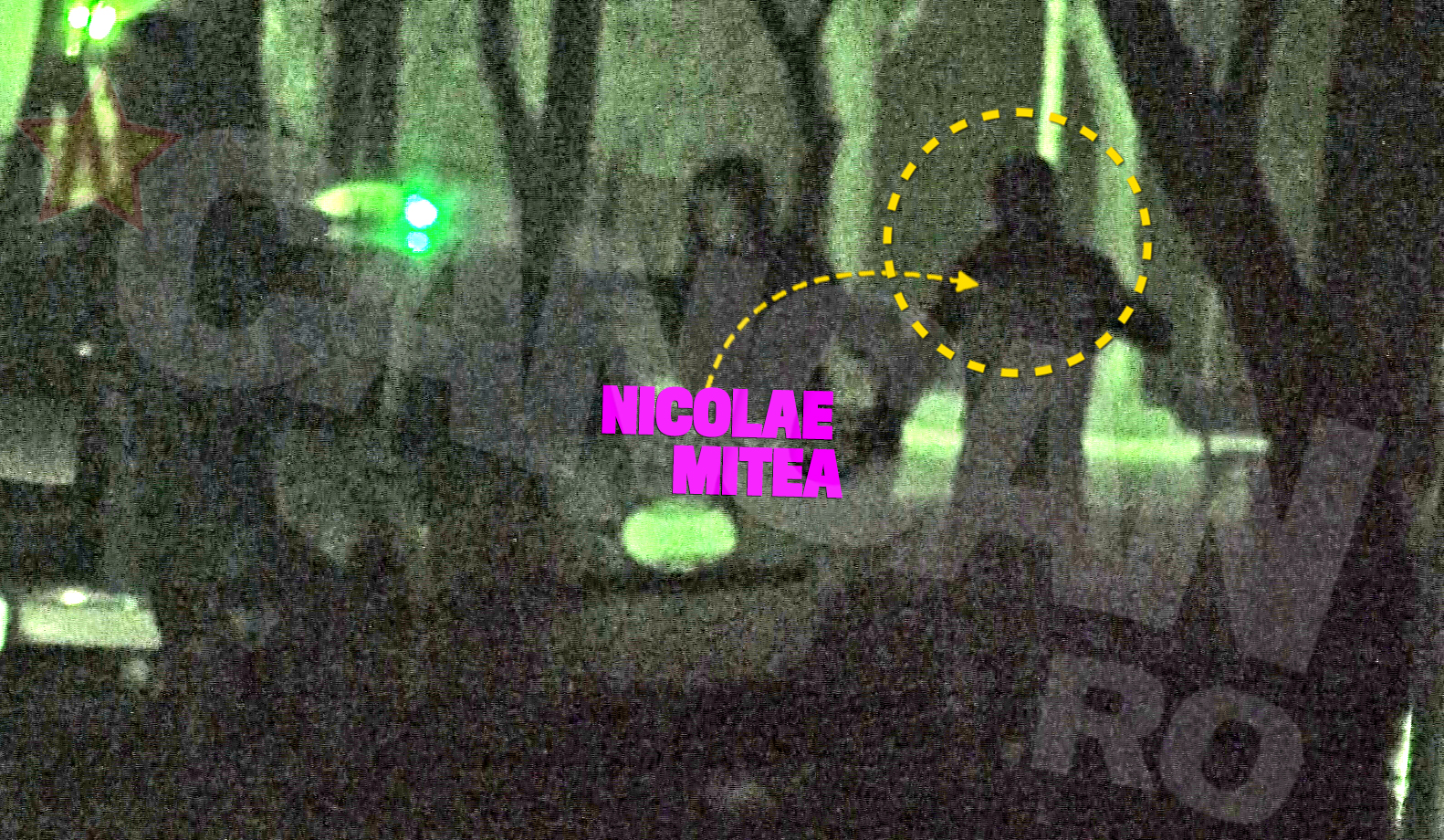 Ca un adevarat gentlman, Nicolae i-a deschis Gabriela usa taxiului