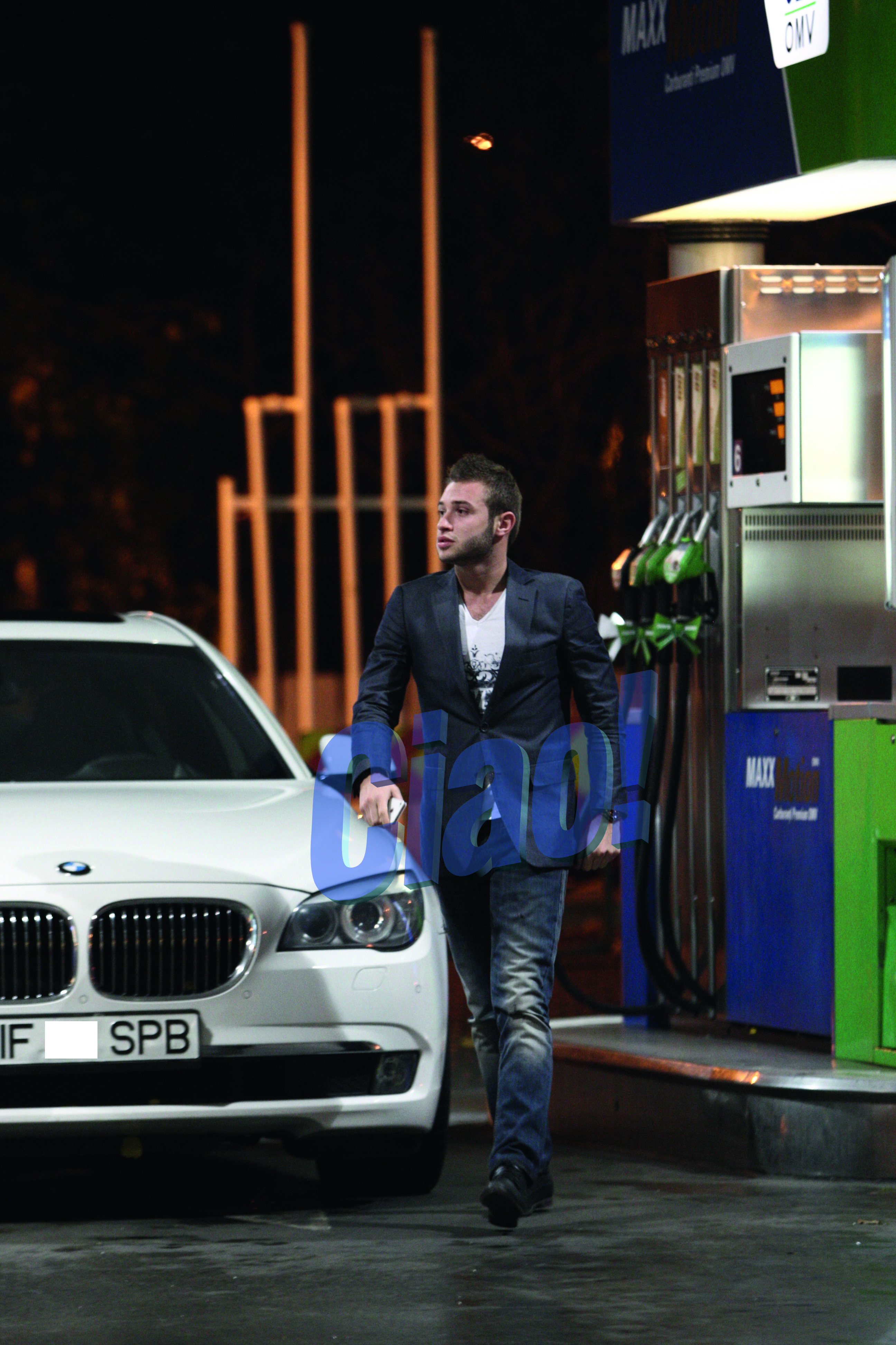 Andrei Neacsu este un baiat de bani gata cu 11 de ani mai tanar