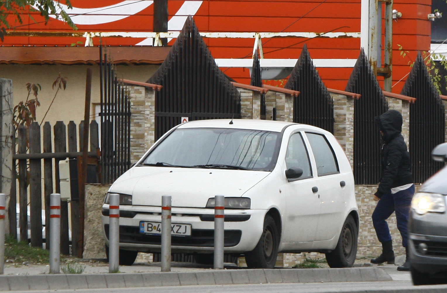 Irina intra in vila de la Otopeni ca la ea acasa