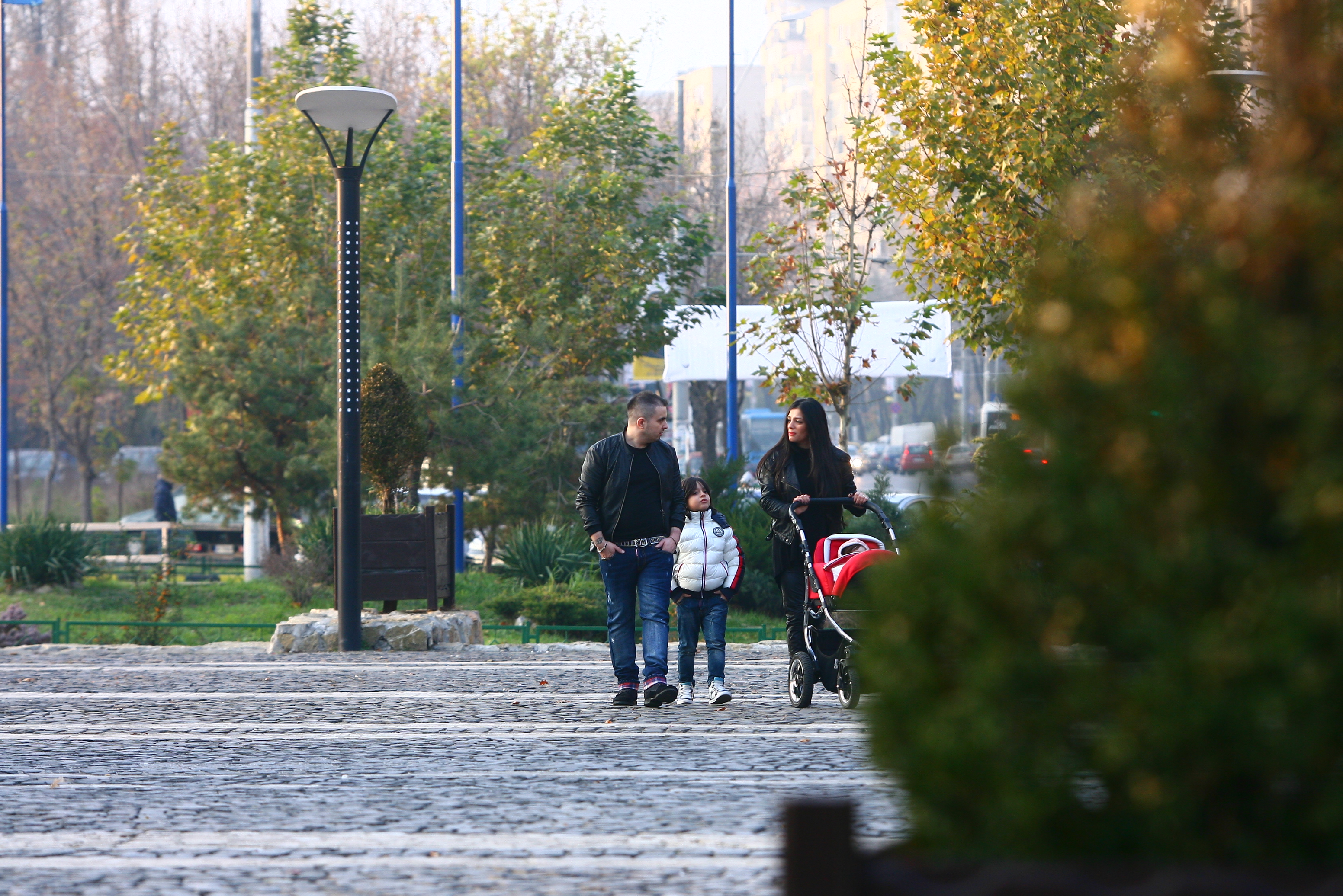 Cantaretul si-a scos familia la o plimbare in parc