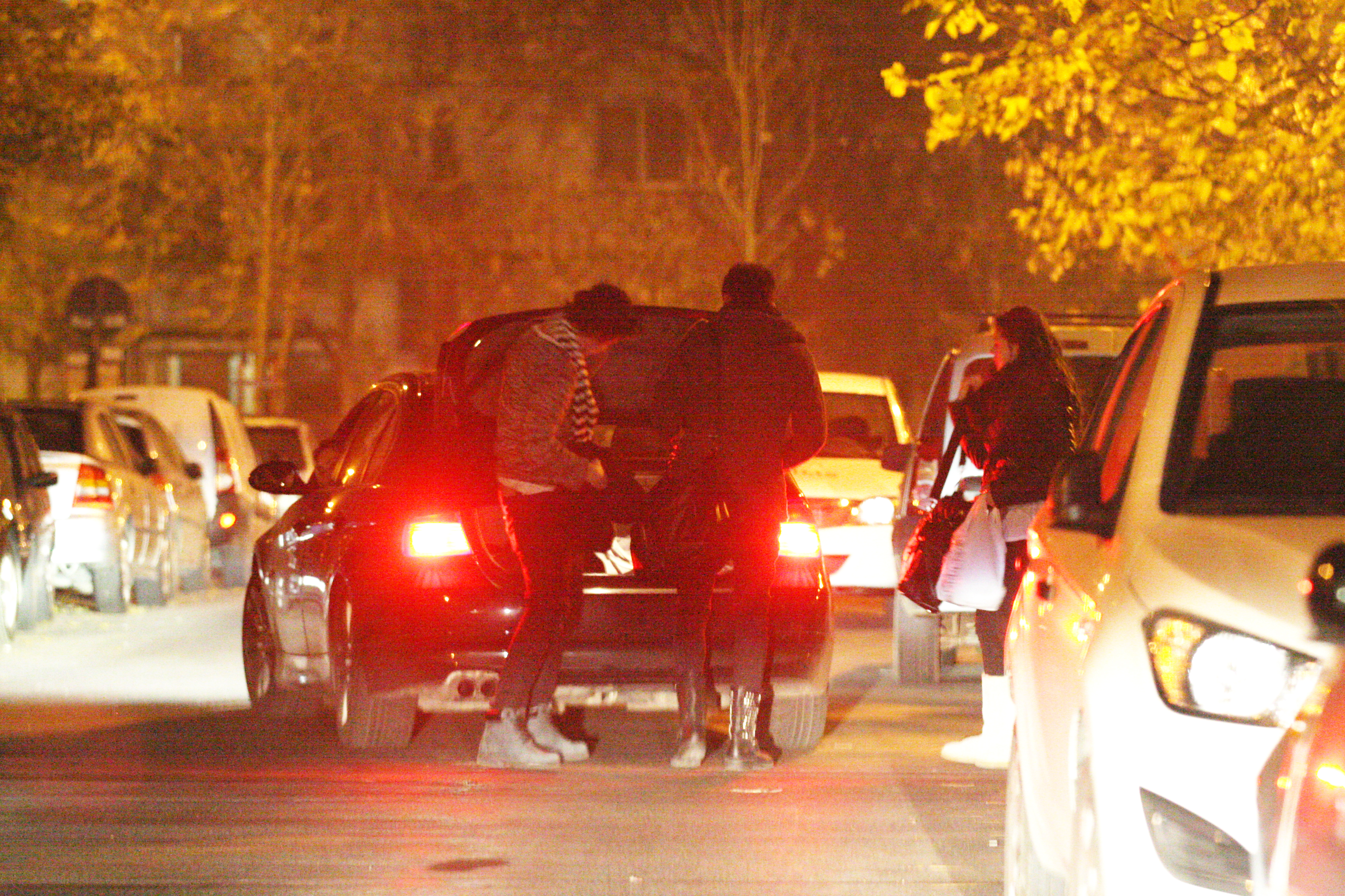 Chiar daca nu are o masina extrem de incapatoare, Roxana a facut loc pentru toti colegii ei de la