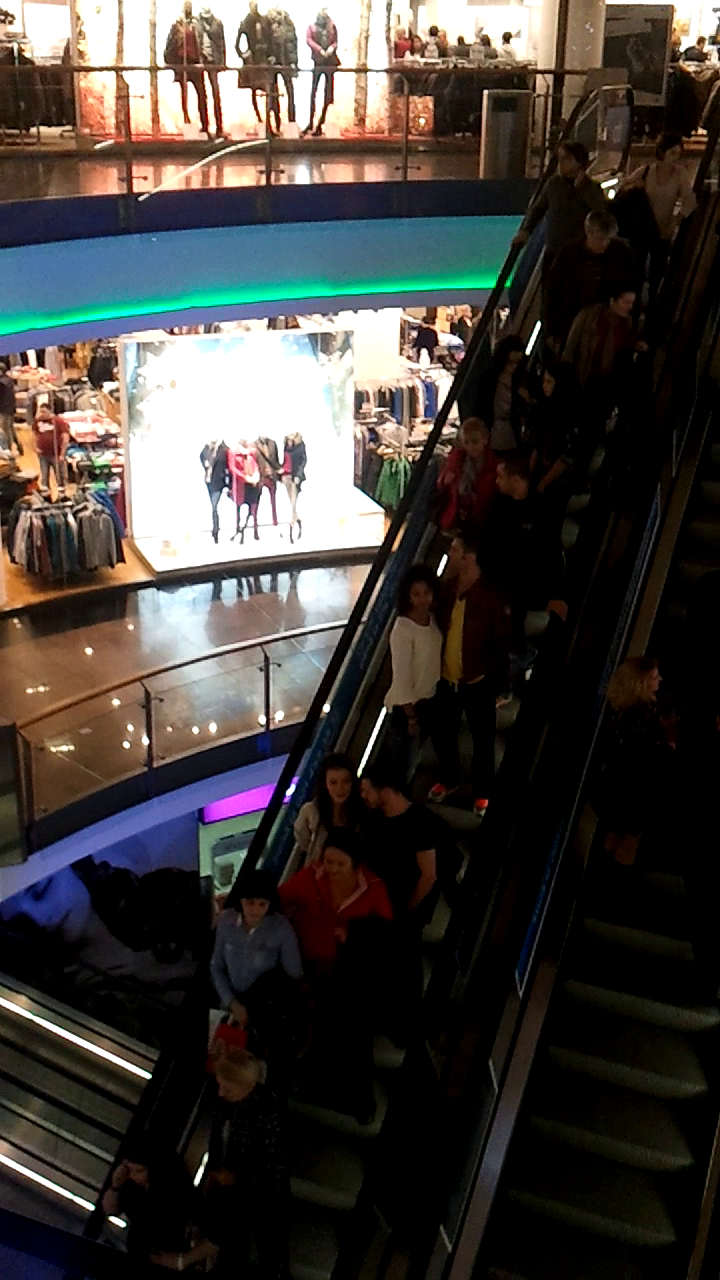 Nici macar la plecare, Aminatei si lui Florin nu le-a revenit zambetul pe buze