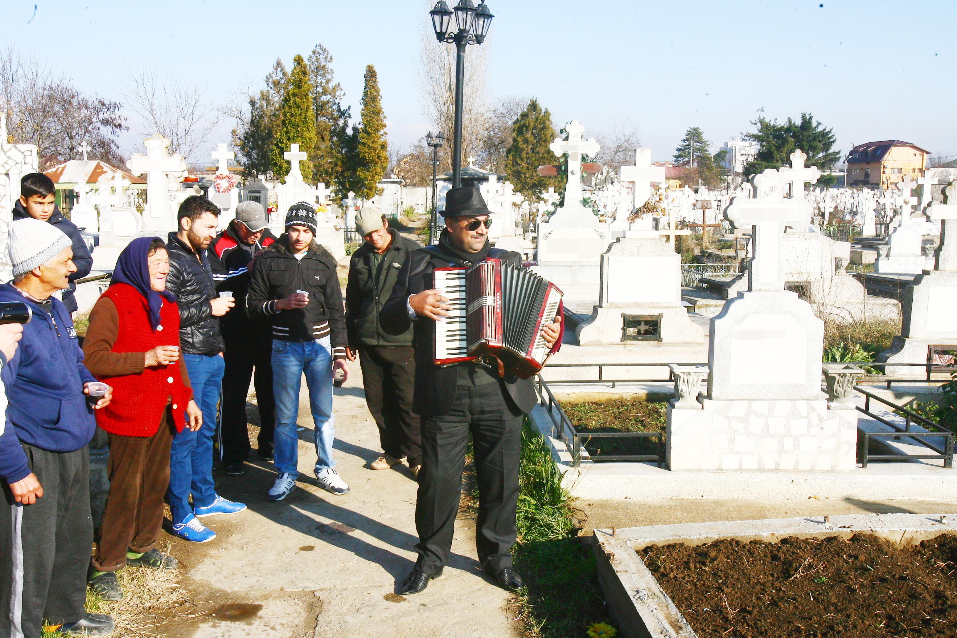 Sorin Necunoscutu a cantat in cimintir