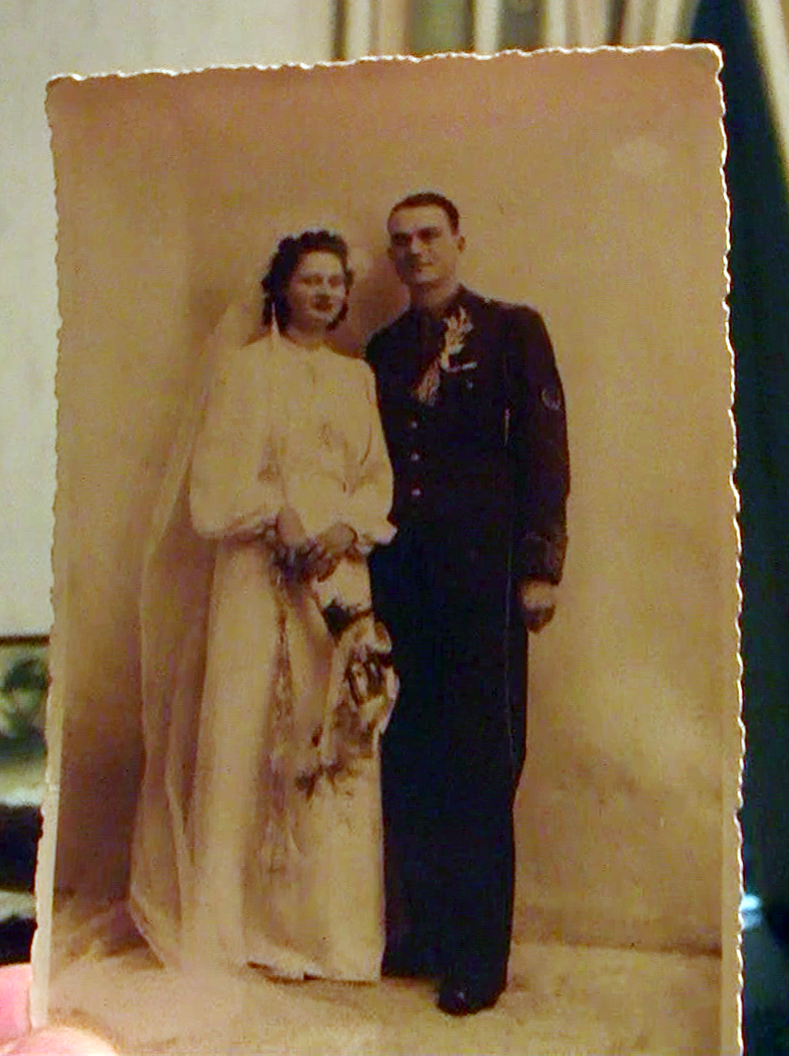 Fascinanta poveste a unui cuplu casatorit de 70 de ani. El a fost in Garda Regala si a infiintat Clubul Dinamo, ea l-a respectat