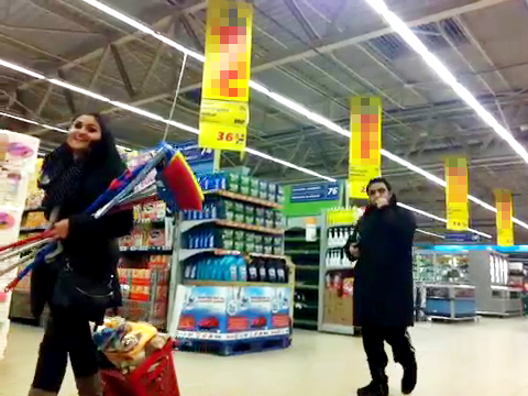 Dan Bursuc a plecat cu sotia la cumparaturi noaptea, mancand seminte