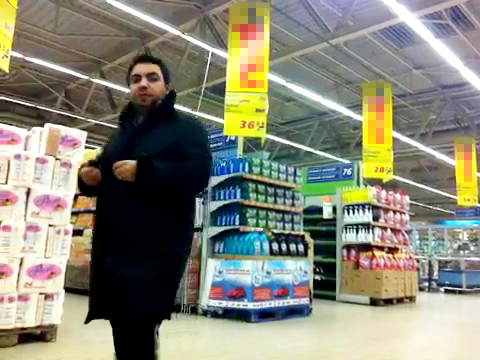 Dan Bursuc a plecat cu sotia la cumparaturi noaptea, mancand seminte