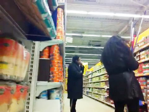 Dan Bursuc a plecat cu sotia la cumparaturi noaptea, mancand seminte