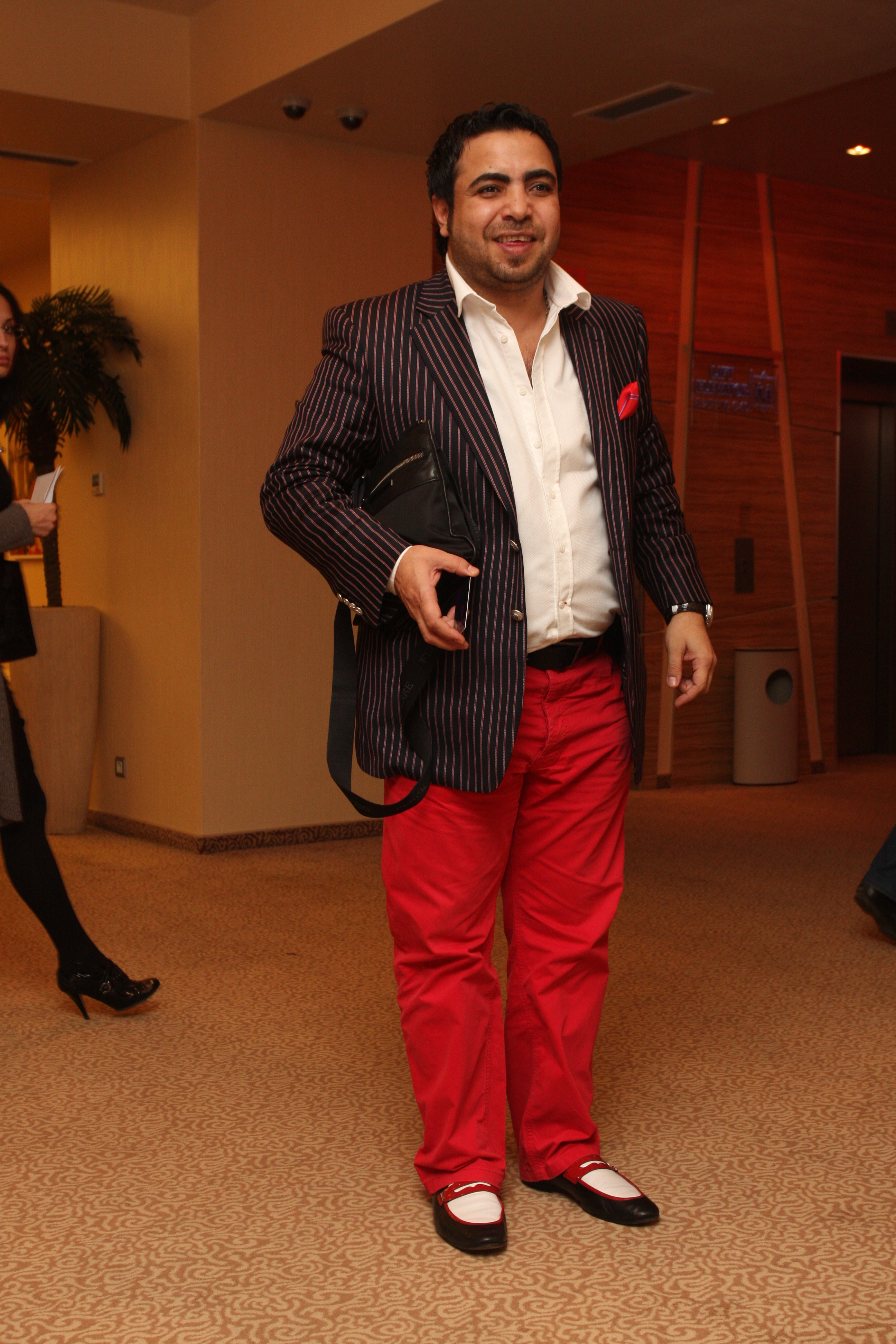 Dan Bursuc a plecat cu sotia la cumparaturi noaptea, mancand semintea