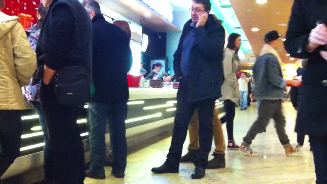 Dupa cateva minute, Emil a venit dupa Antonia si, ca un gentleman, a carat tava, pana la masa