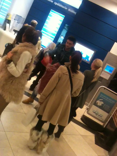 Dorian isi ia vesta de la curatorie, fericit ca nu a trebuit sa stea prea mult sa astepte