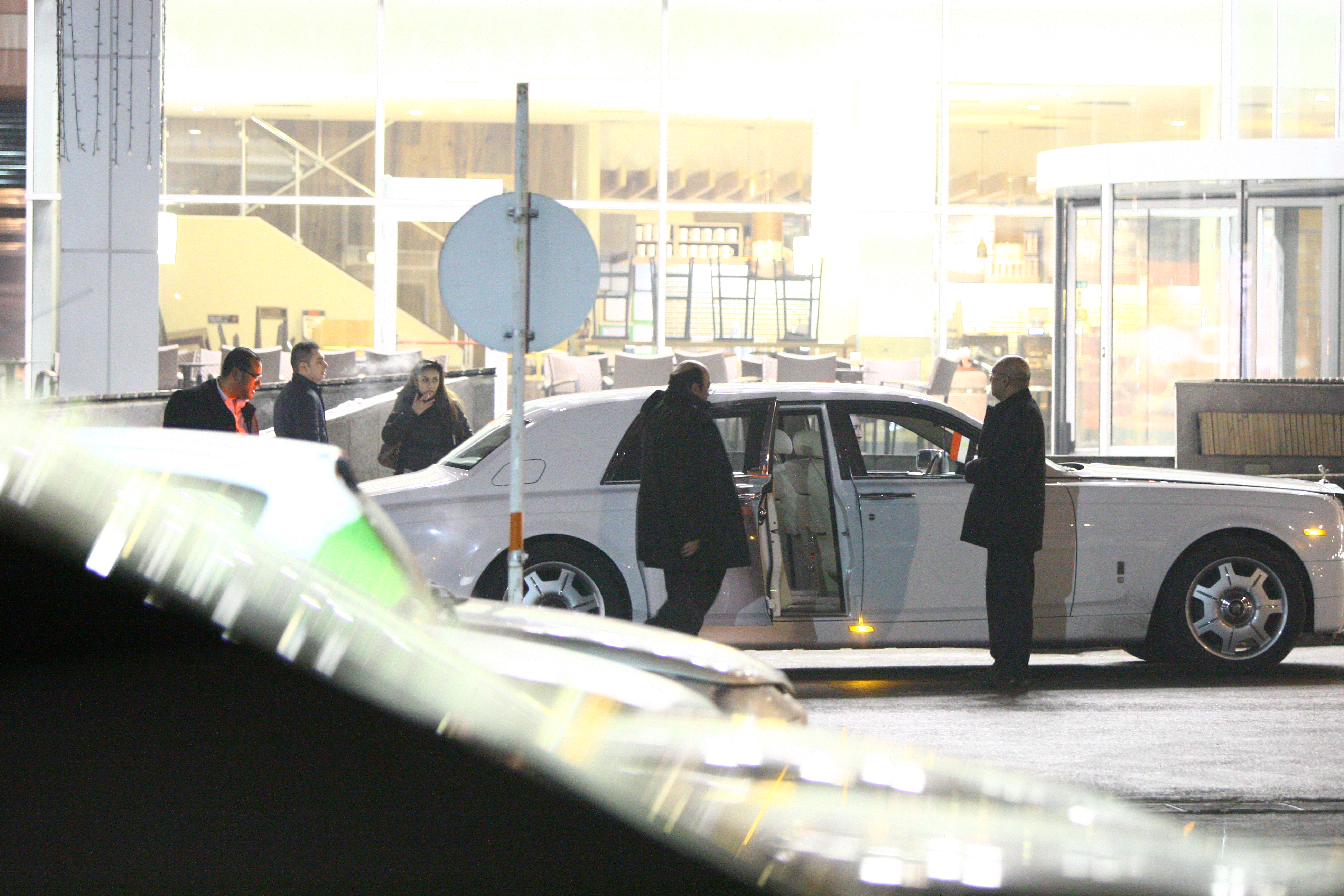 Angajatii egipteanului nu urca in masina pana cand acesta nu este in siguranta