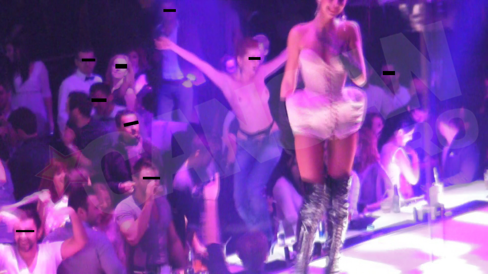 Roscata a renuntat repede la inhibitii si la sutien