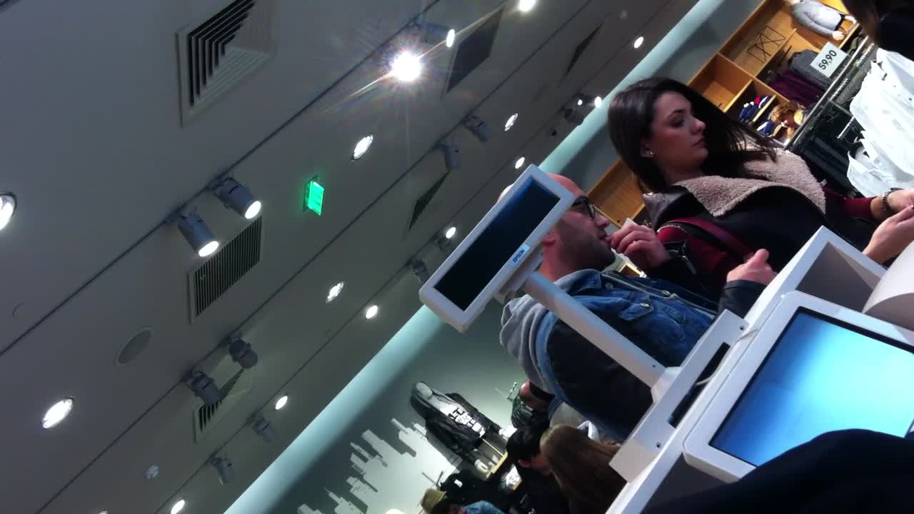 La casa, Bendeac scoate guma din gura