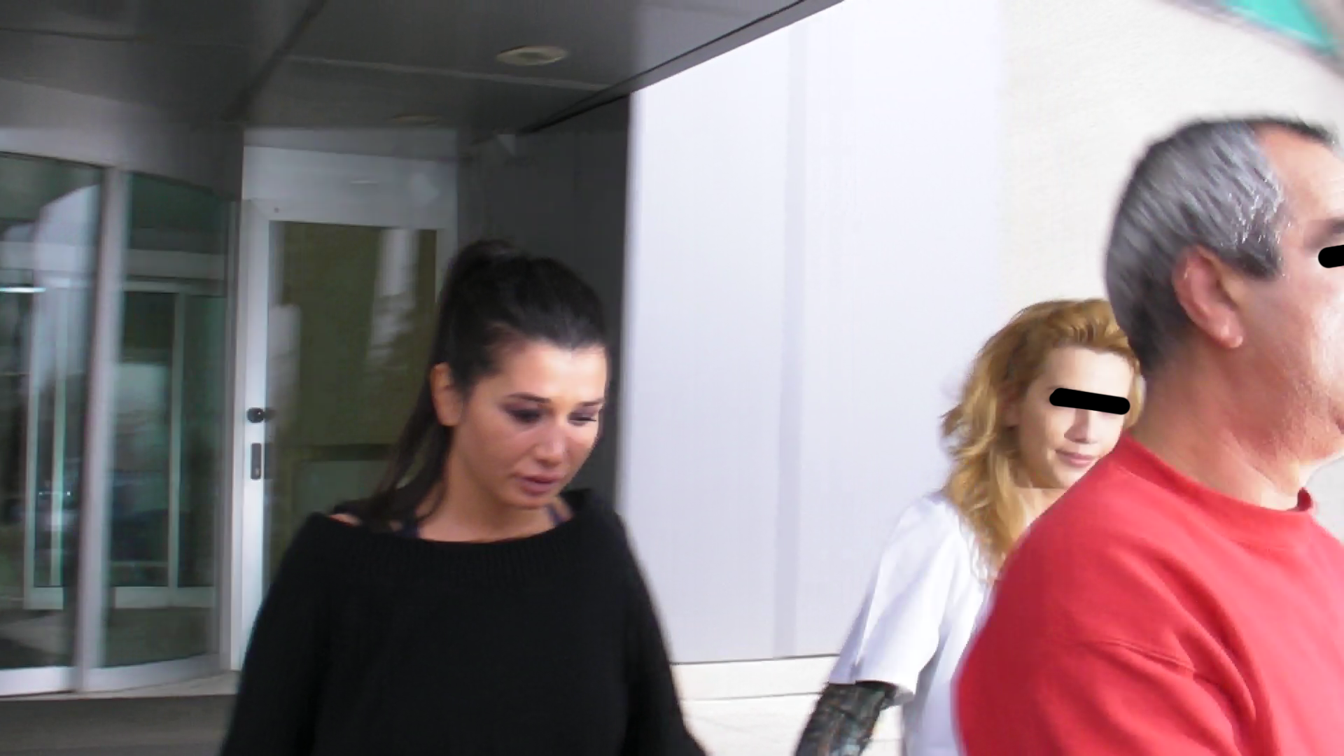 Elena a parasit spitalul in urma cu doua ore, un pic tulburata