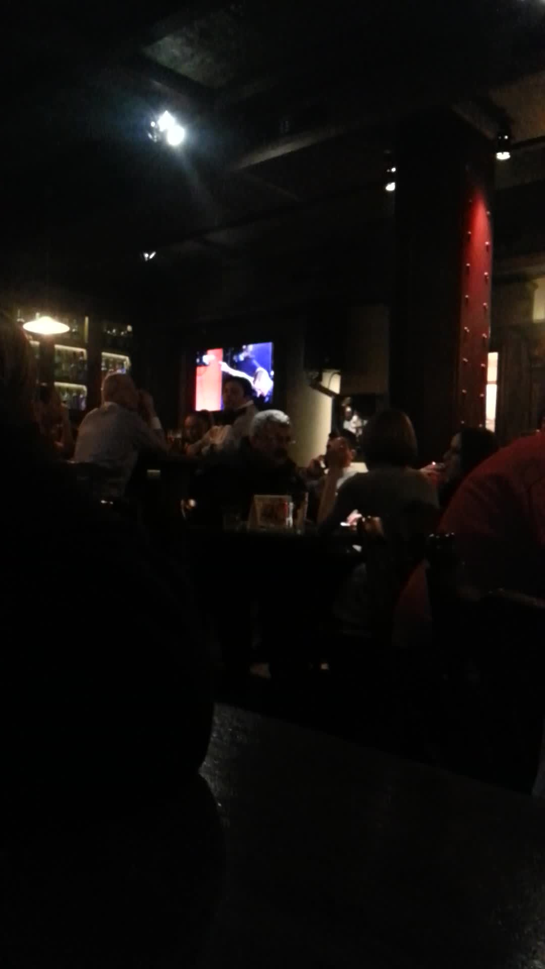 Mugur l-a asezat pe Prigoana la masa cu doua fete