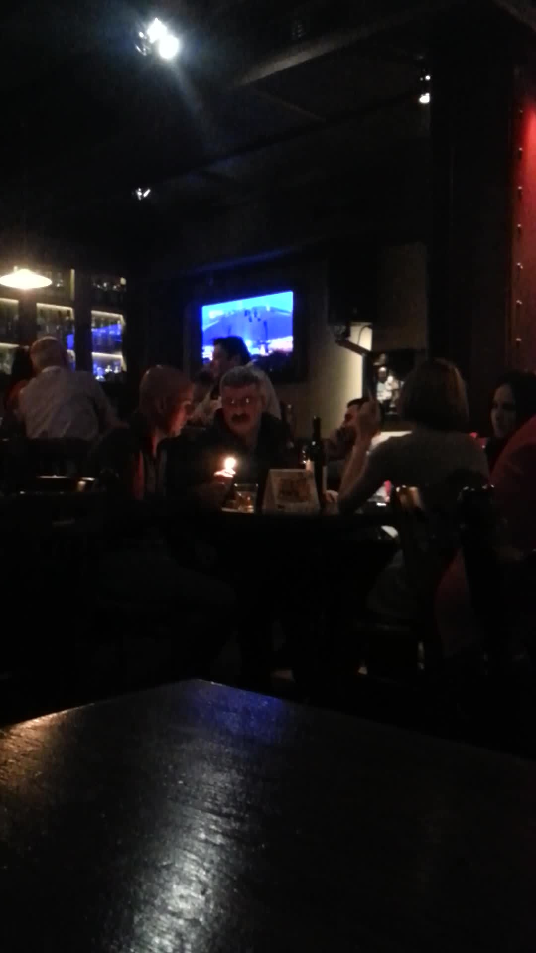 Vizibil abatut, Prigoana si-a concentrat atentia mai mult asupra lui Mugur decat asupra celor doua companioane