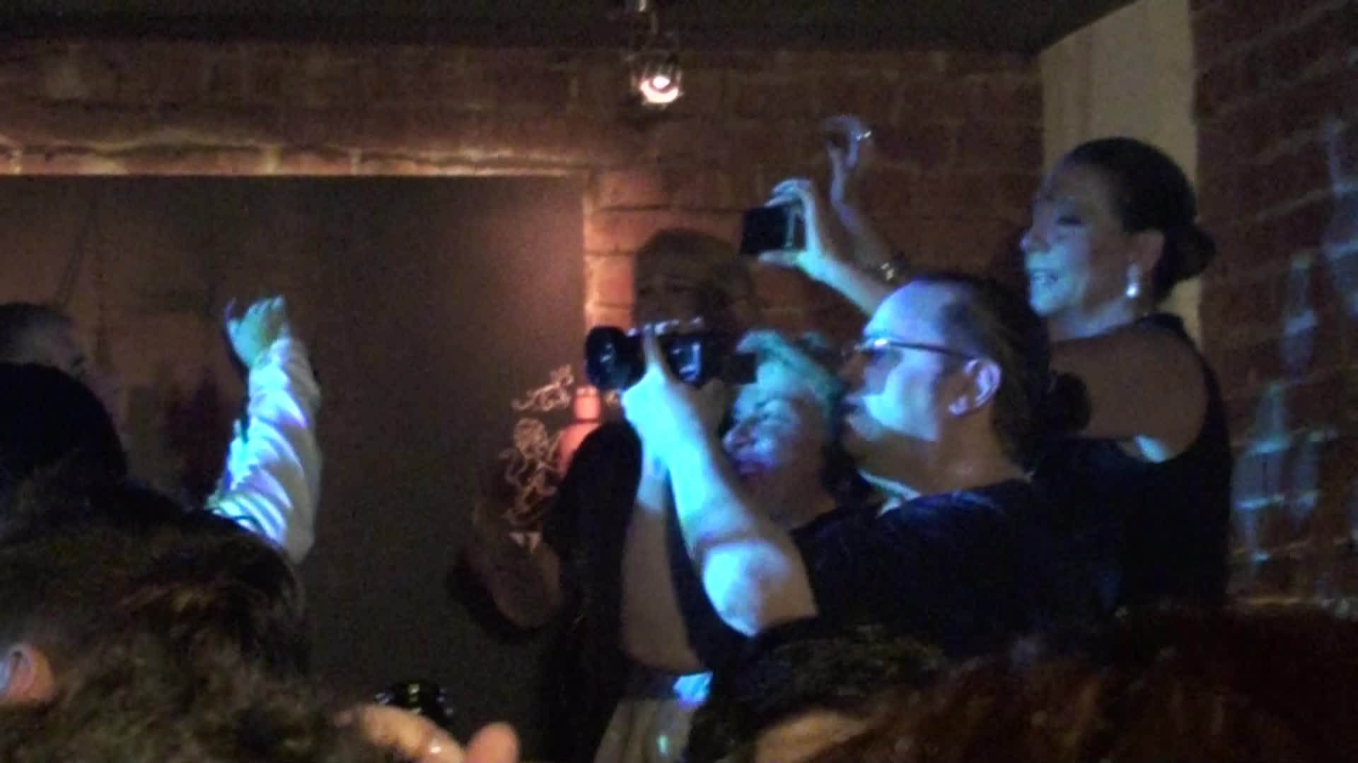 Teo stie toate versurile melodiilor trupei Holograf