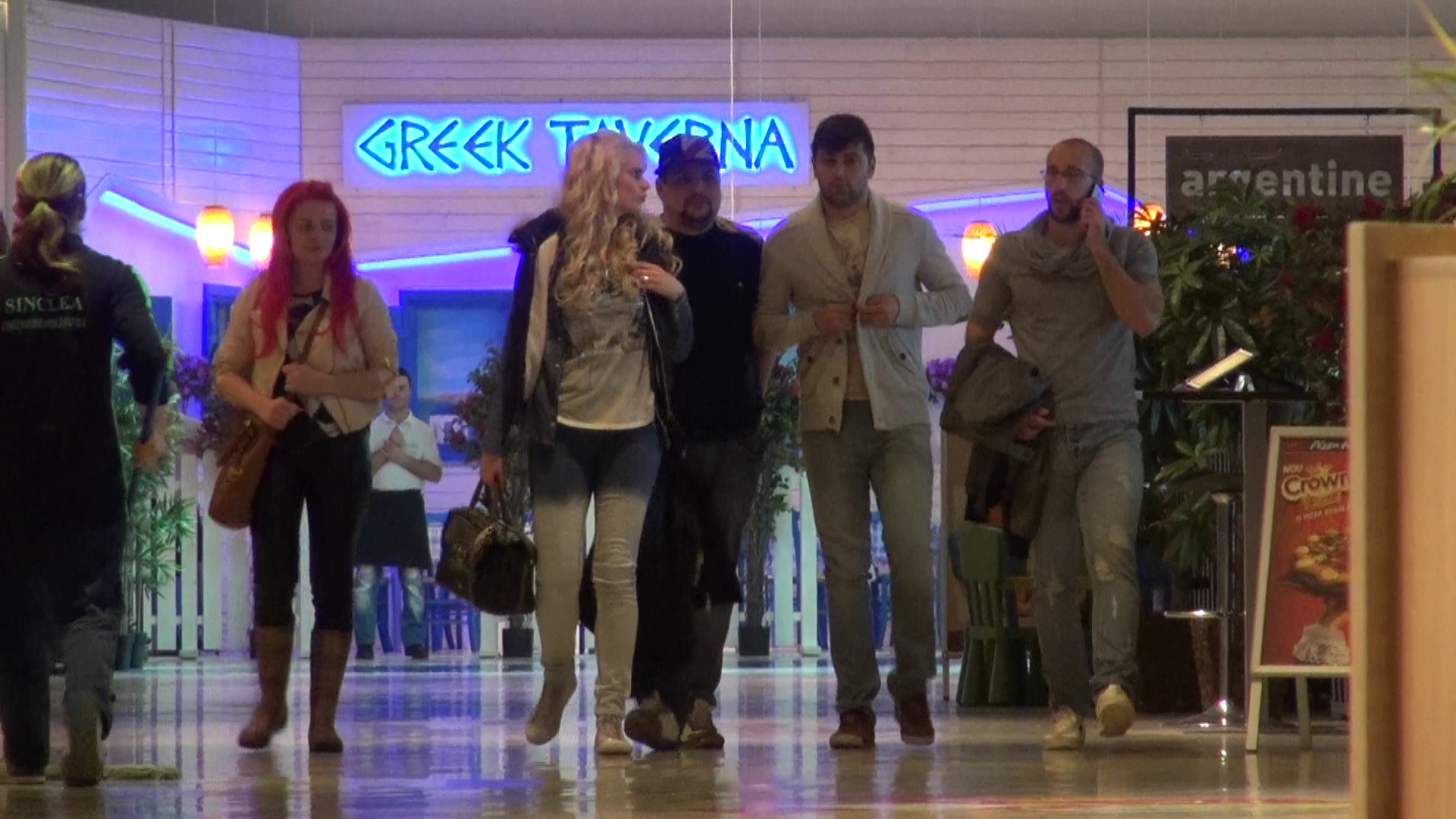 Inainte de a merge la magazin grupul s-a oprit la un restaurant