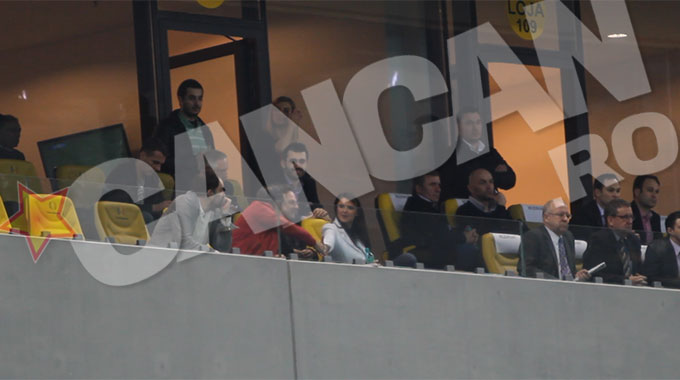 Stefan Banica Jr, alaturi de o compania pe gustul lui