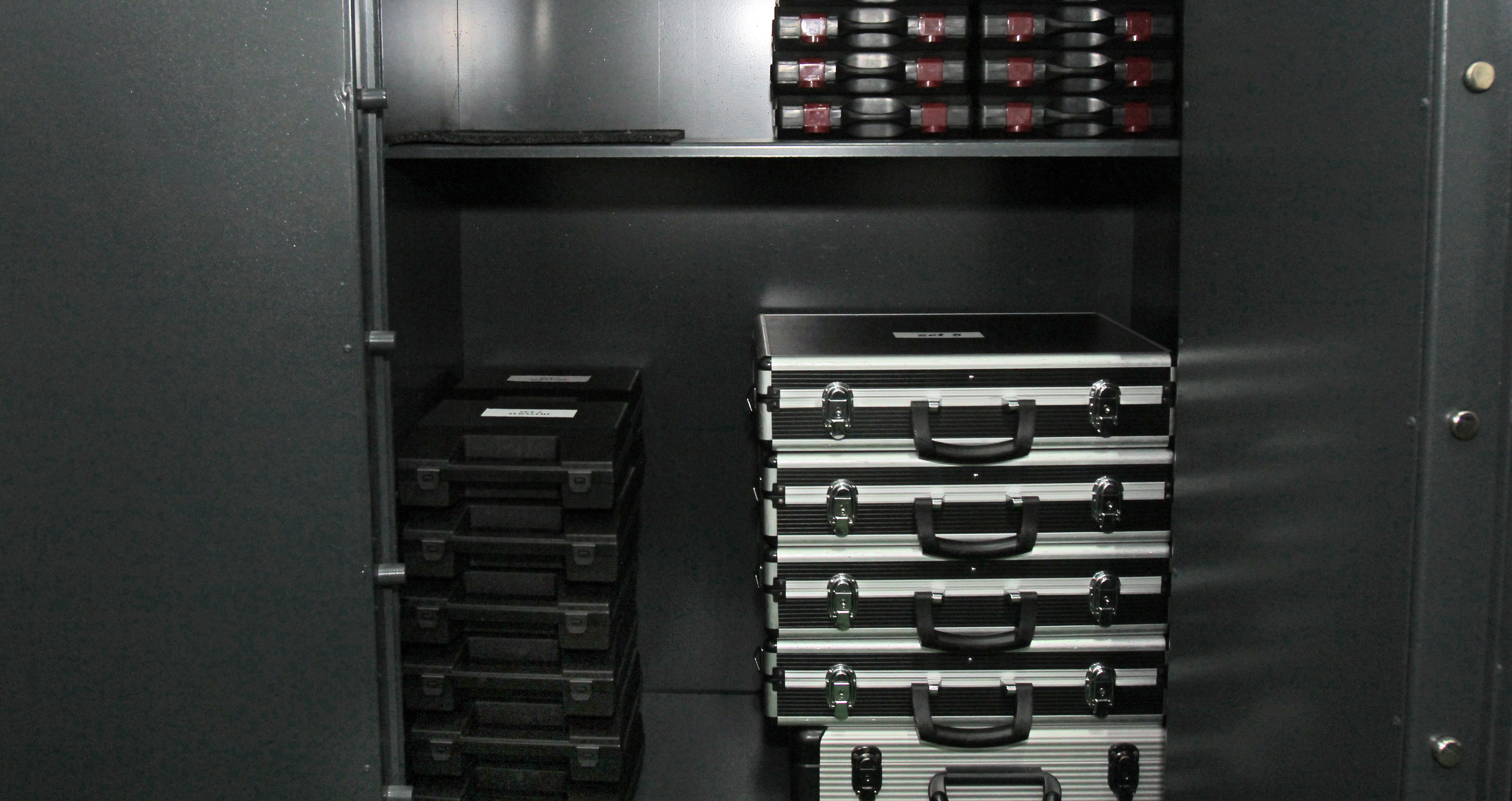 Bilele sunt tinute intr-un seif, la care numai patru persoane au acces