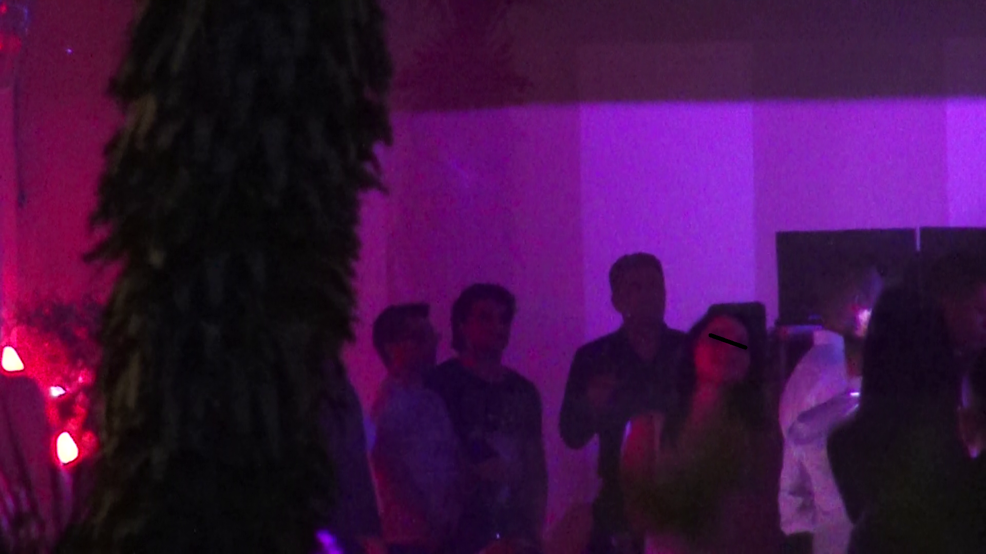 Alaturi de Pepe, admirand dansul domnisoarelor