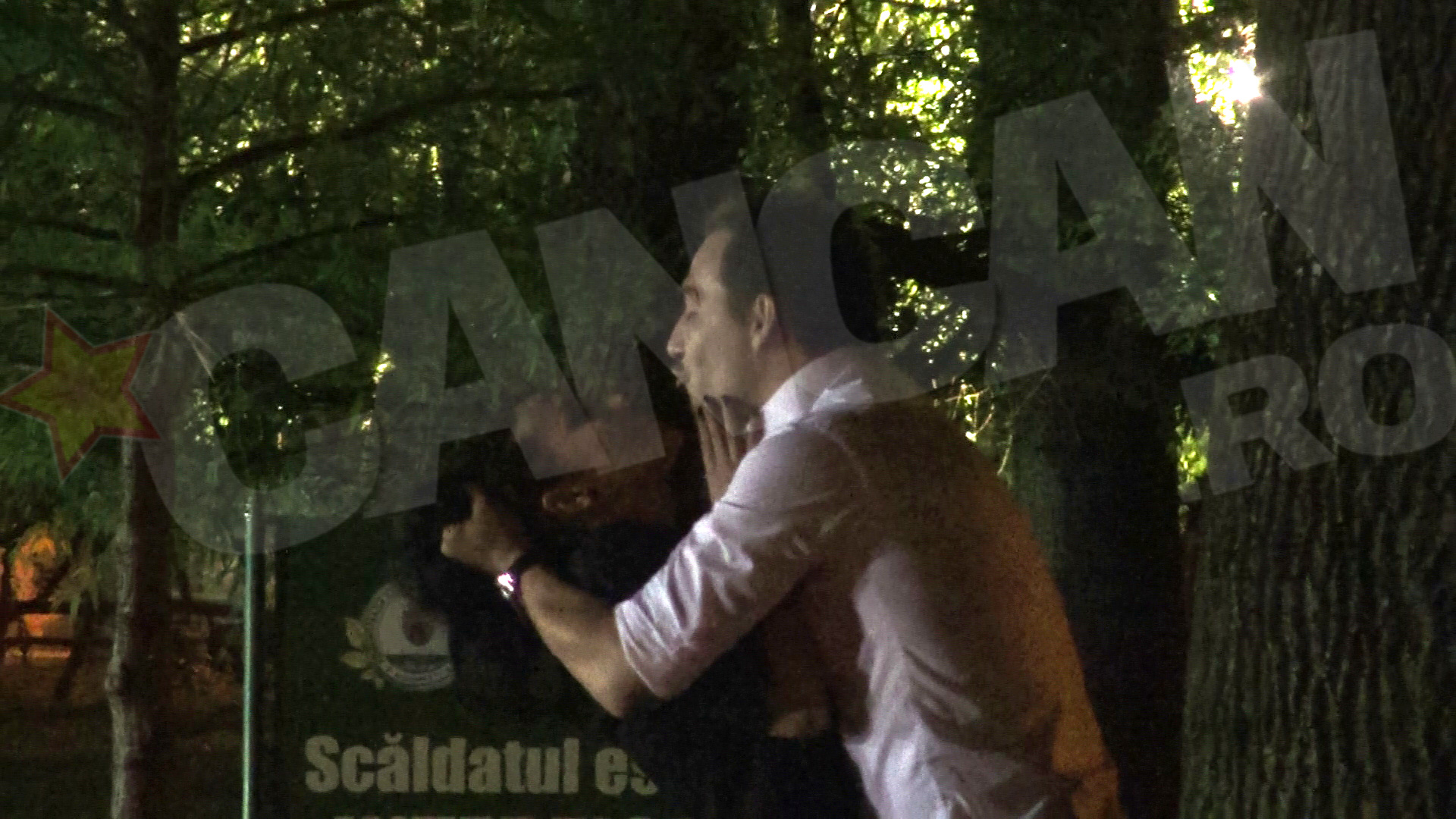 El a taxat-o sio a tras-o de par!