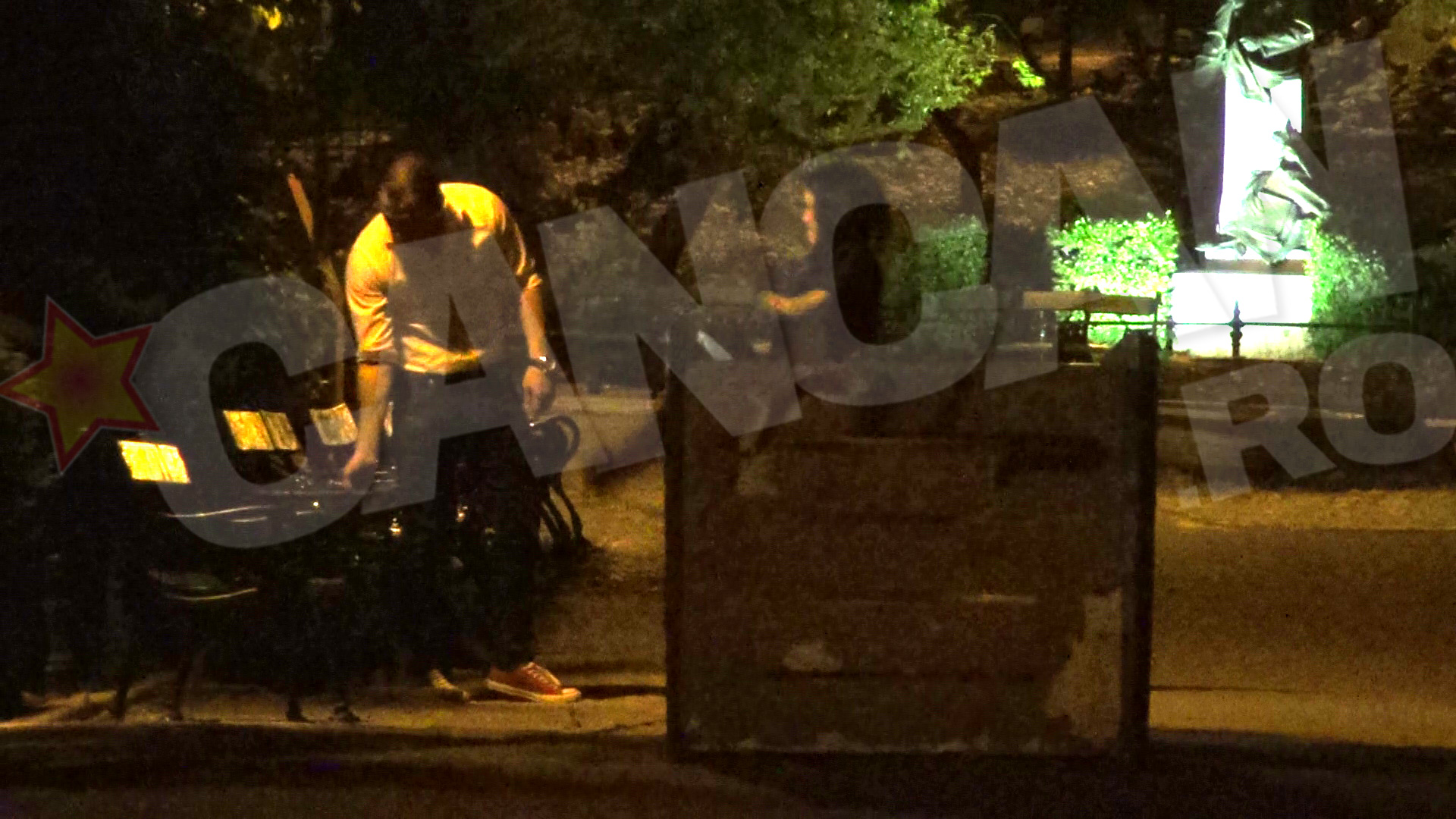 Intr-un gest nu tocmai elegant, Andreea a incercat sa-si loveasca iubitul cu piciorul