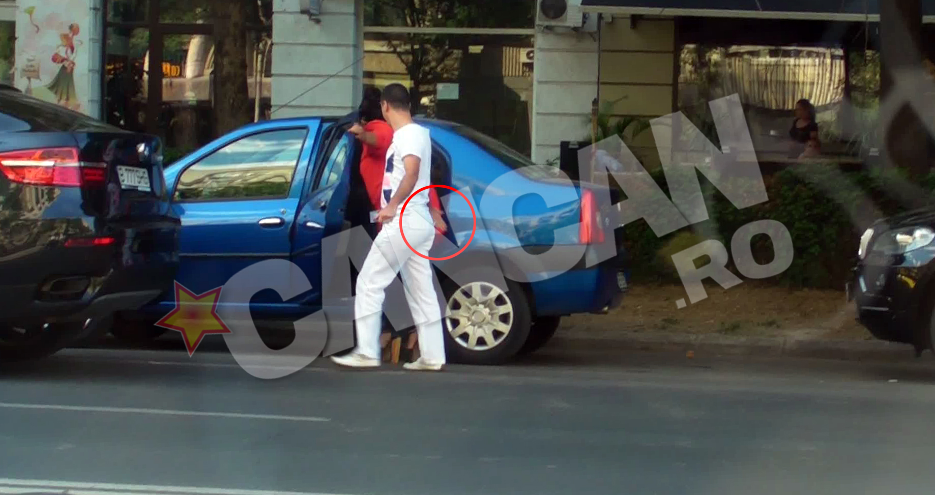 Infierbantat dupa orele petrecute cu iubitain oras, Florin ii atinge pofticios posteriorul