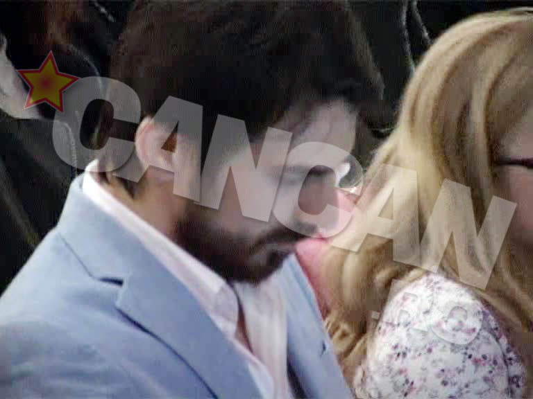 Turcul a insotit-o pe Marin la Bistrita, unde aceasta a sustinut o conferinta si, pana la intrarea ei in scena, si-a facut de lucru cu o tableta