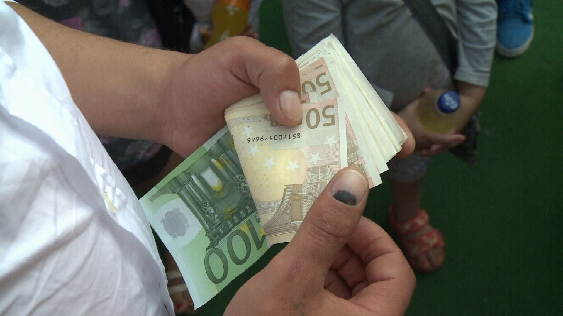 Bani multi s-au aruncat pe dedicatii