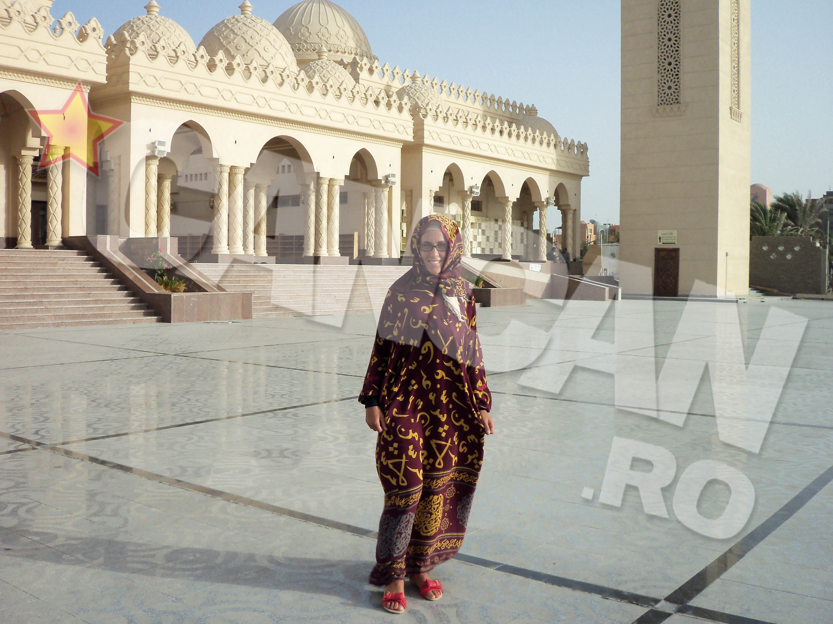 A incercat totusi si portul traditional egiptean