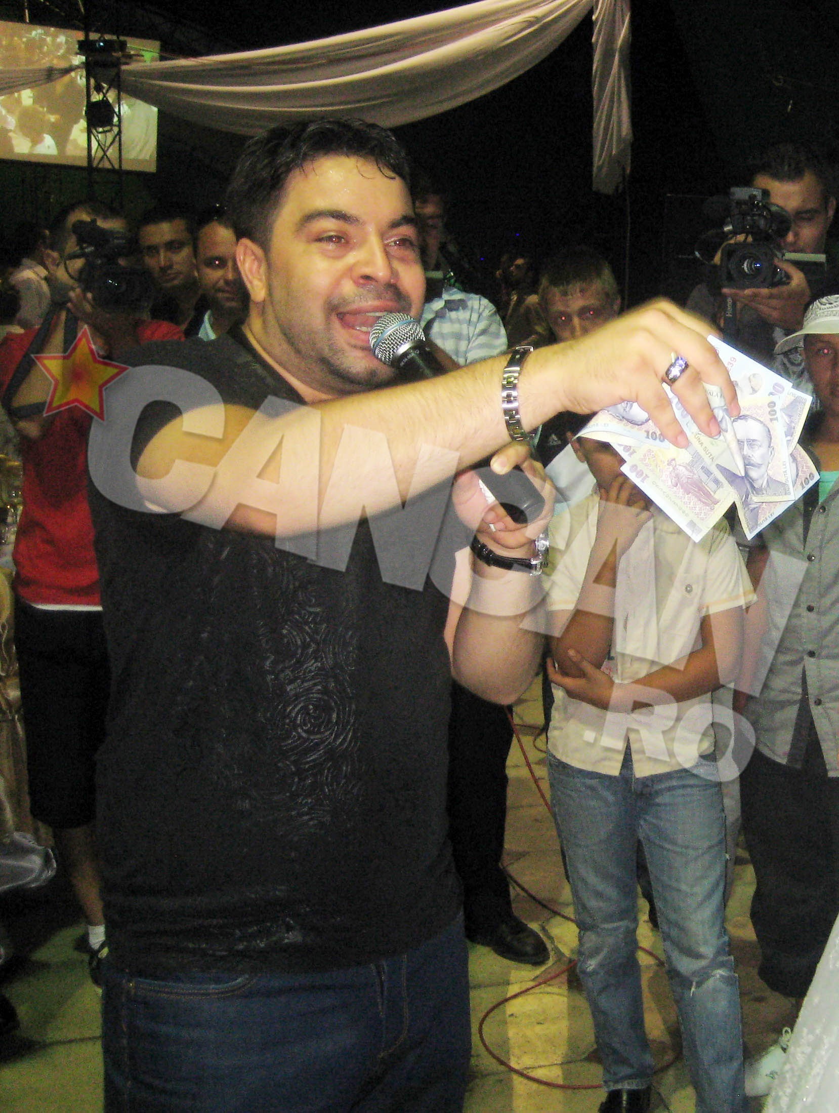 Salam este convins ca daca ar fi stiut engleze, cariera lui ar fi fost si mai exploziva! Chiar Bregovic i-a spus-o...