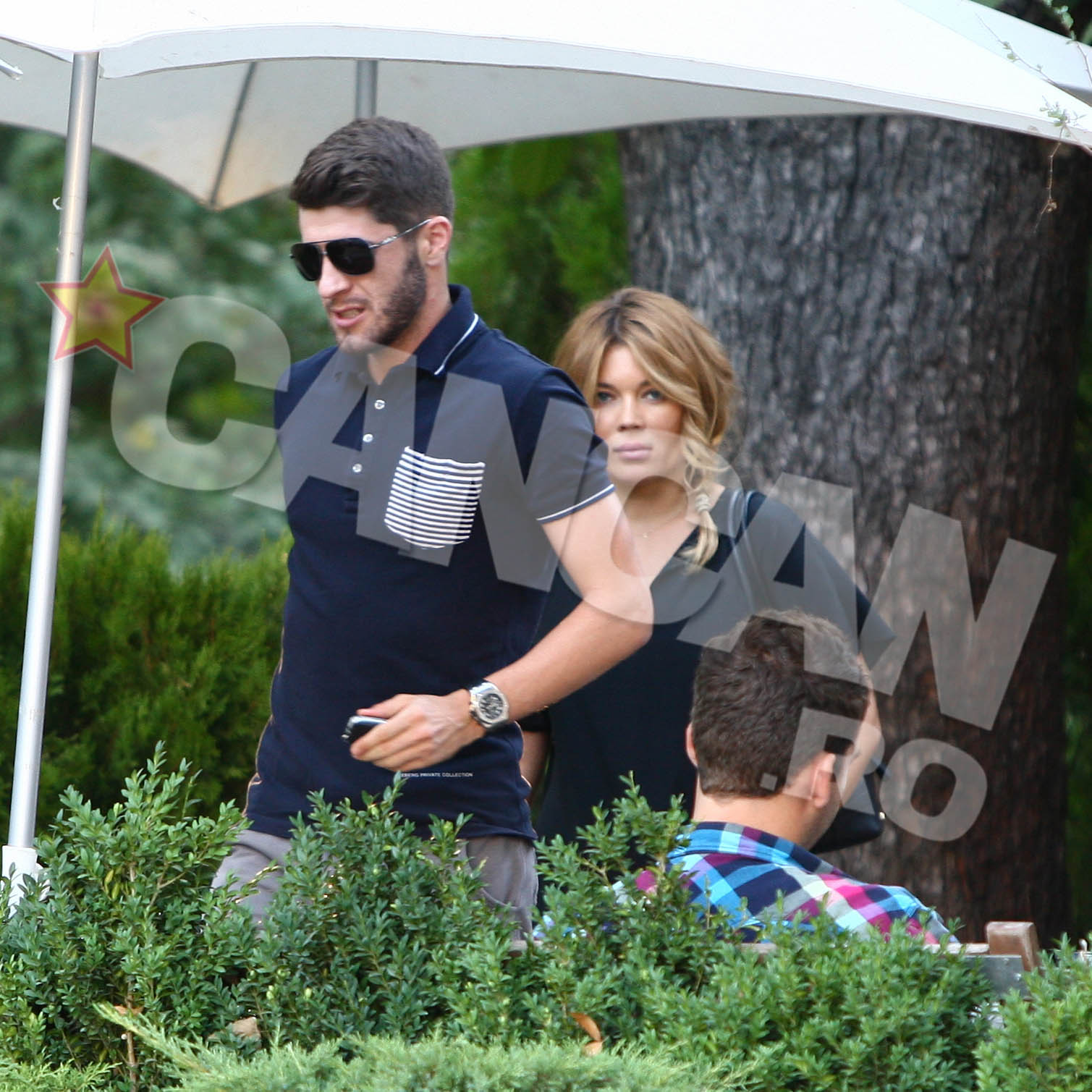 Fotbalistul s-a despartit de Gina Pistol, dar a ramas cu prietenele ei