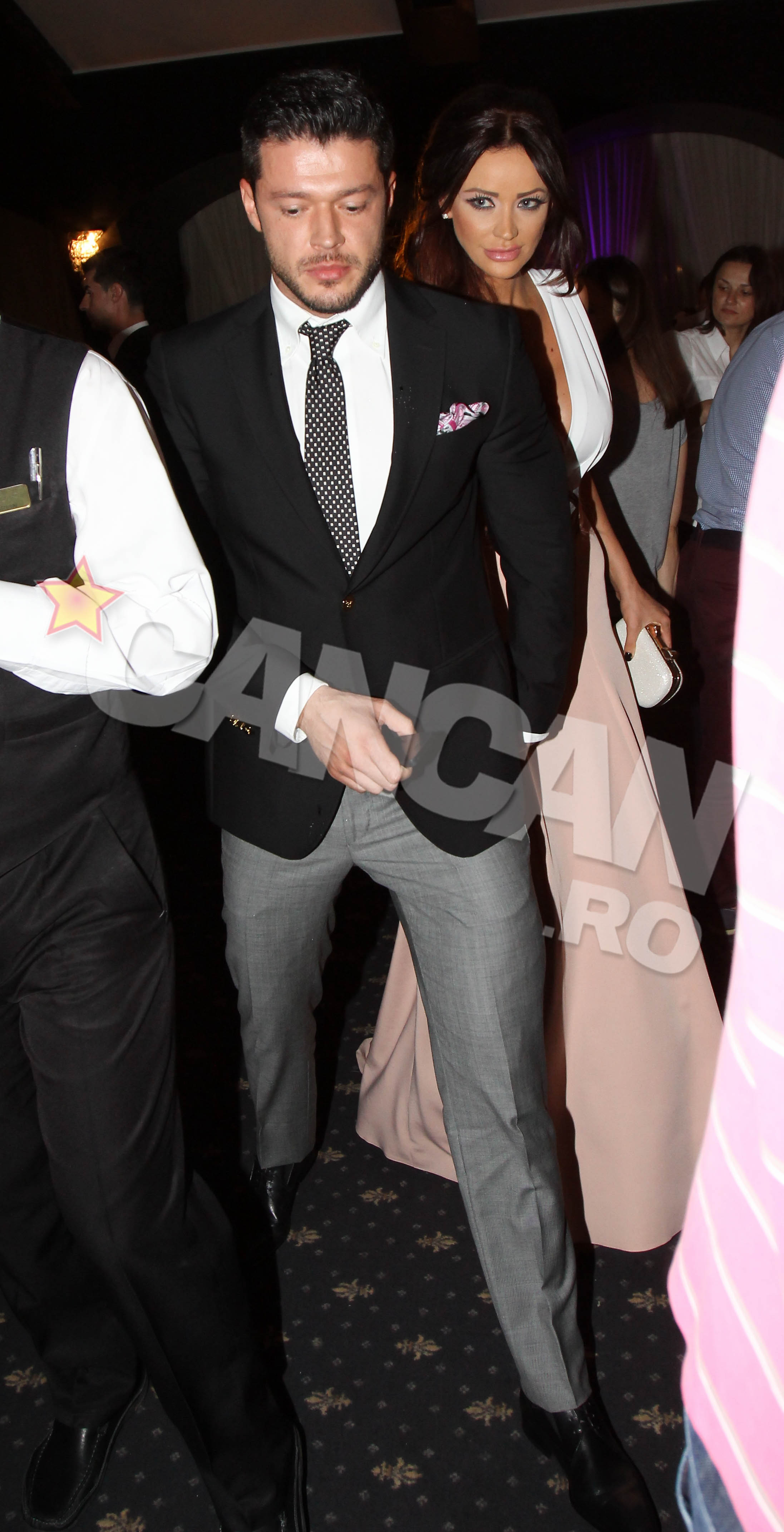 Dupa ce a declarat ca, agasata de mesajele lui Cristea, Bianca si-a blocat telefonul, Victor si-a luat iubita si a plecat spre casa