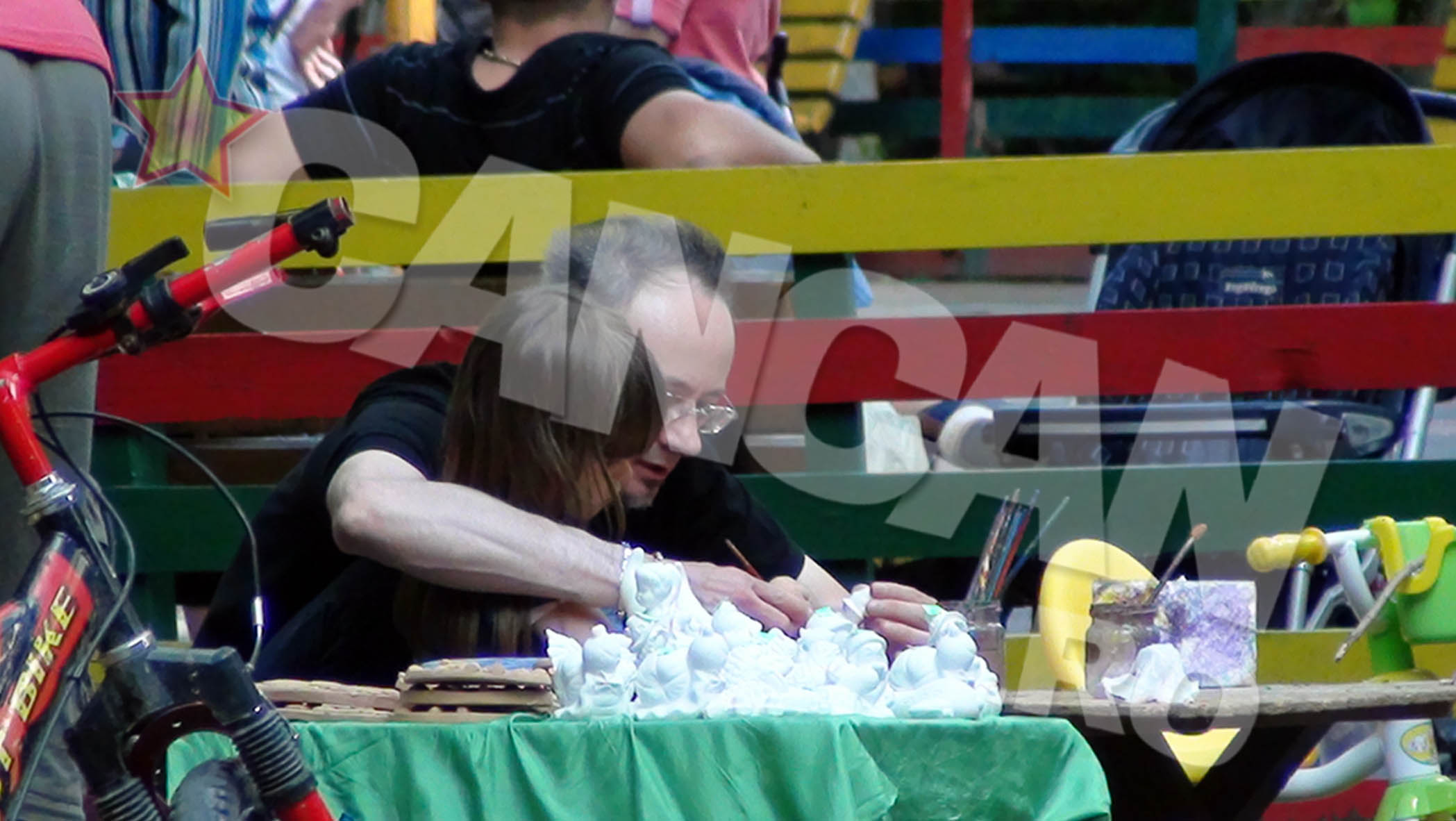 Mihai Albu a invatat-o pe micuta Michaela sa picteze